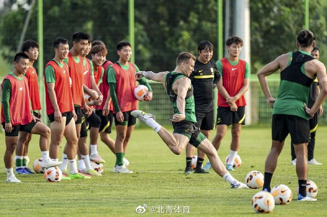 那些年错过的大雨在夏日如期而来，落在新一年里为情所困的年轻人身上